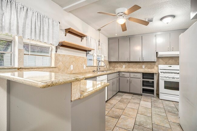 1526 15th Ave N in Texas City, TX - Building Photo - Building Photo