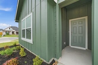 121 LAS LOMAS Dr in San Marcos, TX - Building Photo - Building Photo