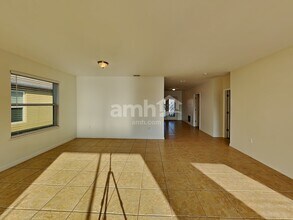 5010 Windbourne Way in St. Cloud, FL - Foto de edificio - Building Photo