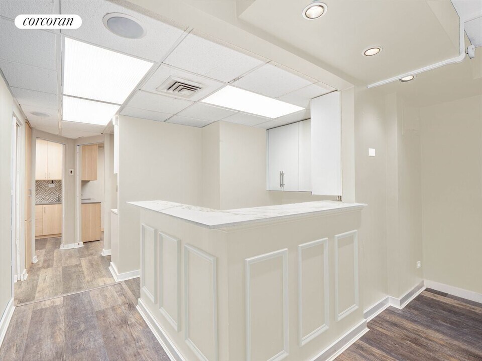 185 E 85th St in New York, NY - Building Photo
