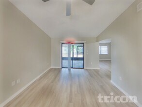 13079 Spencer Ct in Spring Hill, FL - Foto de edificio - Building Photo