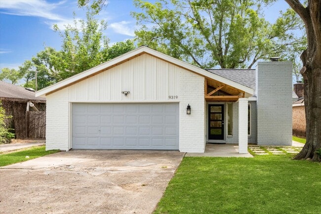 9319 Carousel Ln in Houston, TX - Building Photo - Building Photo