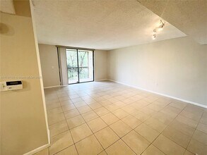 8005 SW 107th Ave in Miami, FL - Building Photo - Building Photo