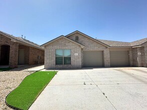 2005 Aberdeen Ave in Wolfforth, TX - Building Photo - Building Photo