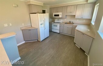 604 Lerner Ave in Clawson, MI - Building Photo - Building Photo
