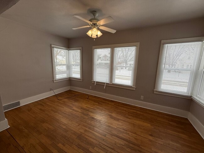 909 University Dr N, Unit #2 in Fargo, ND - Foto de edificio - Building Photo