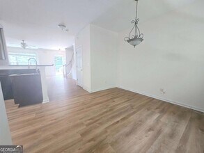 1318 Guilderoy Ln in Austell, GA - Foto de edificio - Building Photo