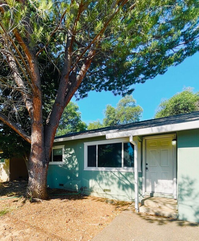 2776 Helen St-Unit -A in Redding, CA - Building Photo - Building Photo