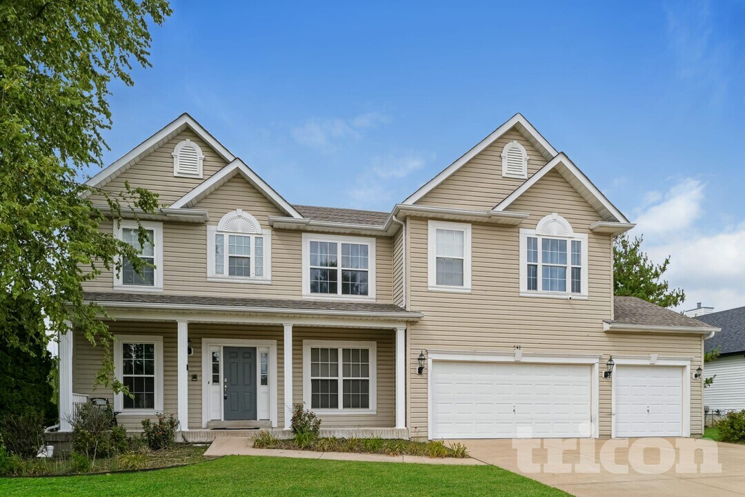 742 Chancellorsville Dr in Wentzville, MO - Building Photo