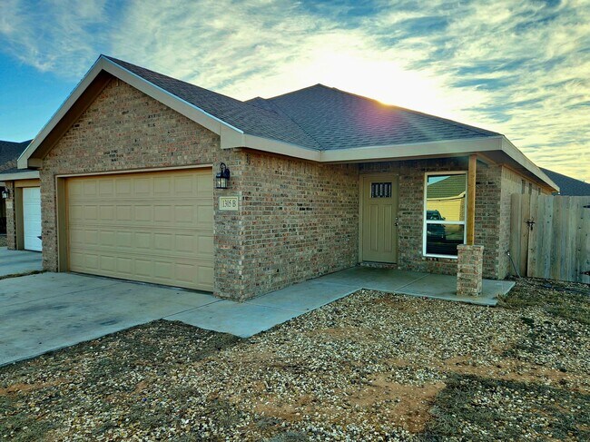 1305 N Dover Ave in Lubbock, TX - Building Photo - Building Photo