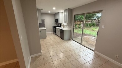 106 E Longspur Blvd in Austin, TX - Building Photo - Building Photo