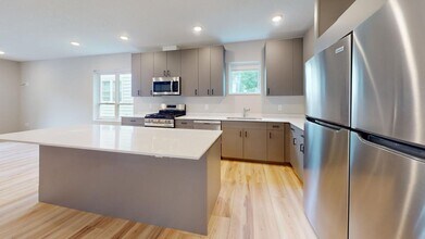 718 13th Ave SE in Minneapolis, MN - Building Photo - Building Photo