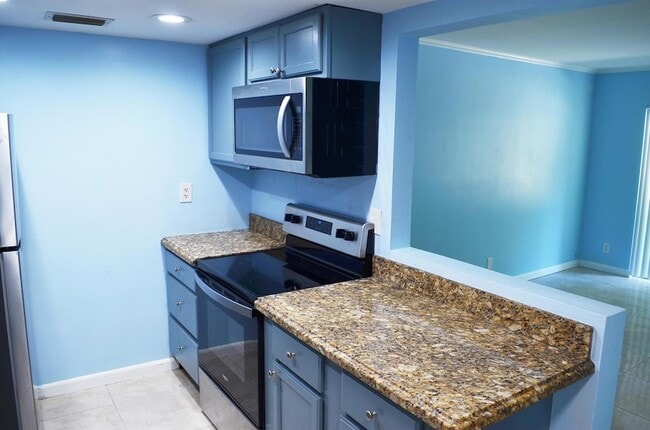 1750 N Congress Ave, Unit 106 in West Palm Beach, FL - Building Photo - Building Photo