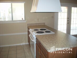 9215 Sophora Dr in Dallas, TX - Foto de edificio - Building Photo