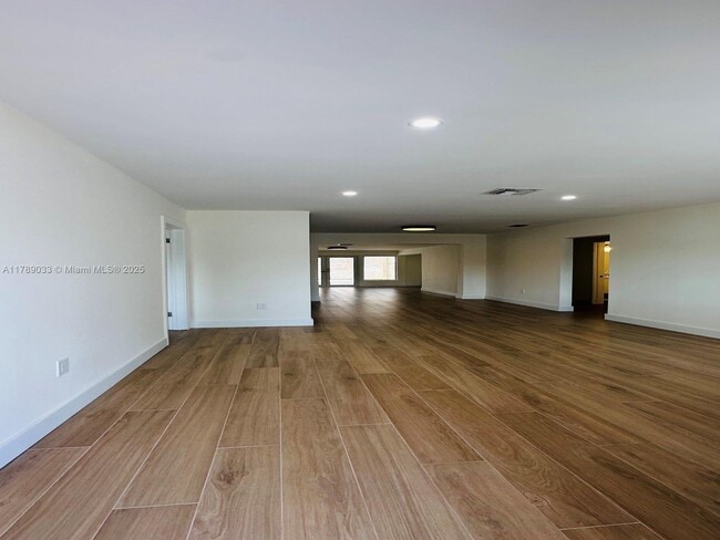4120 SW 69th Ave in Miami, FL - Building Photo - Building Photo