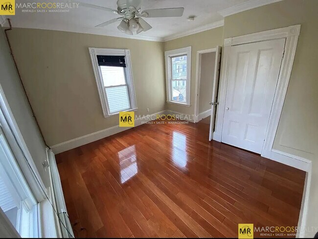 67 Flint St, Unit 2 in Somerville, MA - Building Photo - Building Photo