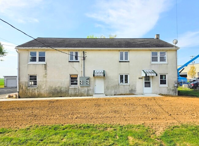 2618 Creek Hill Rd in Leola, PA - Foto de edificio - Building Photo