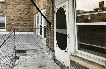 4165 S Archer Ave, Unit 302 in Chicago, IL - Building Photo - Building Photo