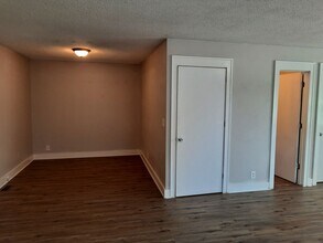 1801 S Hydraulic Ave in Wichita, KS - Building Photo - Building Photo