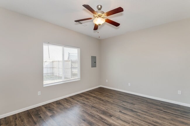 430 S Longbranch Dr in Maize, KS - Foto de edificio - Building Photo