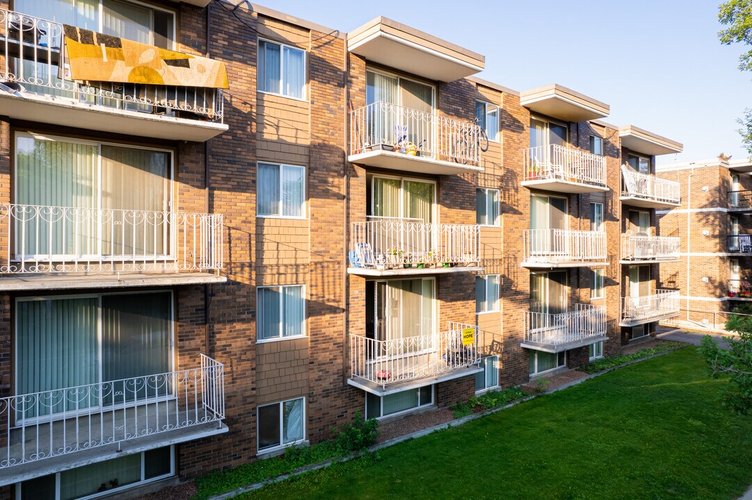 Belford House in Calgary, AB - Building Photo