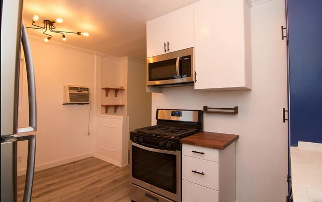 4137 Wade St in Los Angeles, CA - Building Photo - Building Photo
