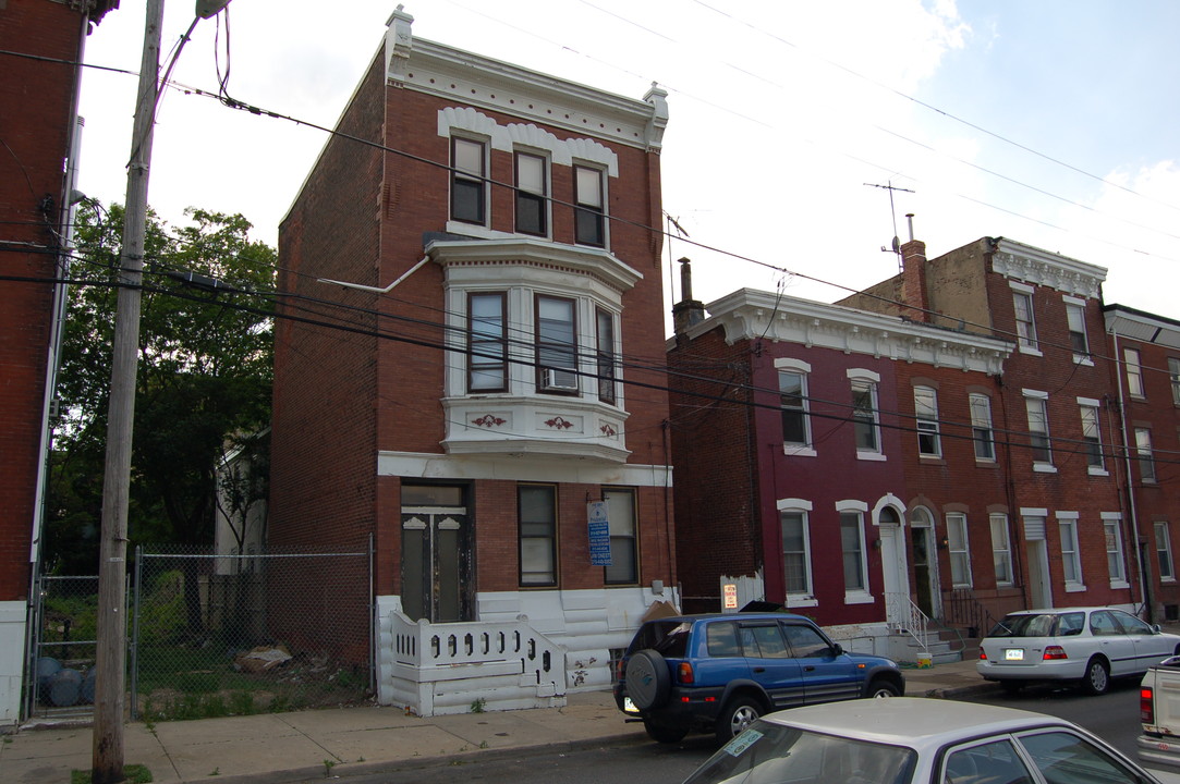 2016 E York St in Philadelphia, PA - Foto de edificio