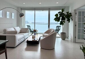 800 Claughton Island Dr, Unit 1903 in Miami, FL - Building Photo