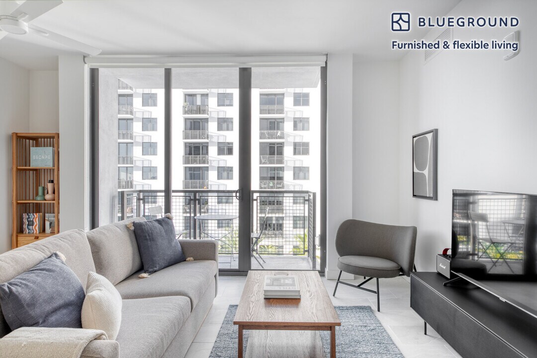 21 NE 22nd St in Miami, FL - Building Photo
