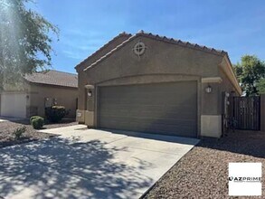 8018 S 70th Ln in Phoenix, AZ - Foto de edificio - Building Photo