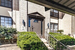 165 W Rampart Dr in San Antonio, TX - Building Photo