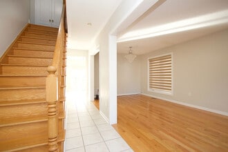 15 Muskox Dr in Toronto, ON - Building Photo - Building Photo