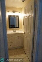 751 SW 148th Ave in Davie, FL - Foto de edificio - Building Photo