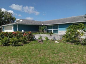 5024 Miller Bayou Dr in Port Richey, FL - Building Photo - Building Photo