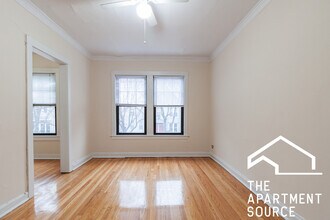 3002 N Racine Ave, Unit 2 in Chicago, IL - Building Photo - Building Photo
