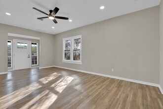 439 W Lubbock St in San Antonio, TX - Building Photo - Building Photo