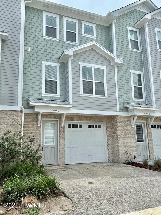 4006 Tamarisk Ln in Wilmington, NC - Building Photo