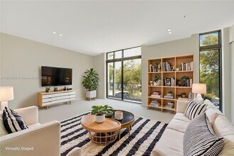 2692 SW 25th Ave in Miami, FL - Building Photo - Building Photo