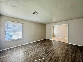 143 Barrett Pl in Edmond, OK - Building Photo - Building Photo