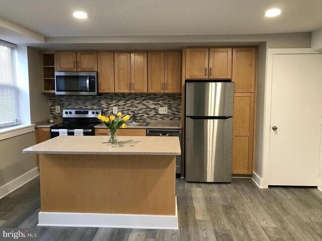 property at 212 Oakwood St SE