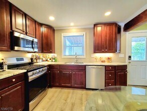 112 W Summit St in Somerville, NJ - Building Photo - Building Photo