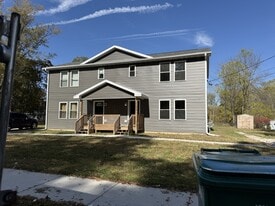 3224 W Miller Rd in Lansing, MI - Building Photo