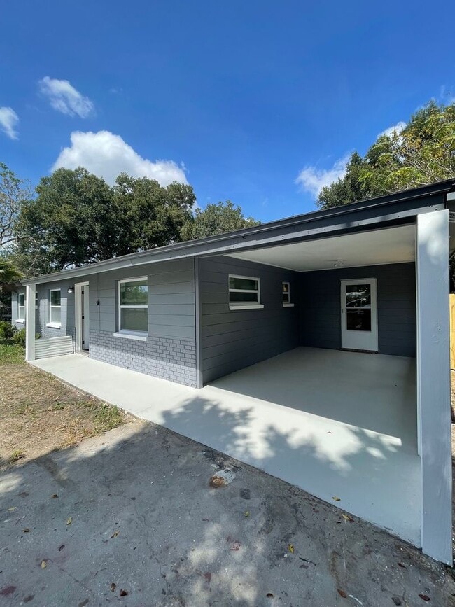 37831 Clinton Ave in Dade City, FL - Building Photo - Building Photo