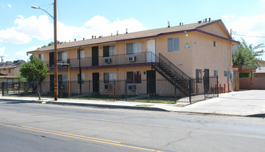 448 E Avenue Q in Palmdale, CA - Building Photo - Building Photo