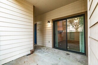 7041 N Holiday Dr in Galveston, TX - Building Photo - Building Photo