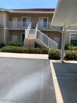 2855 Cypress Trace Cir in Naples, FL - Building Photo