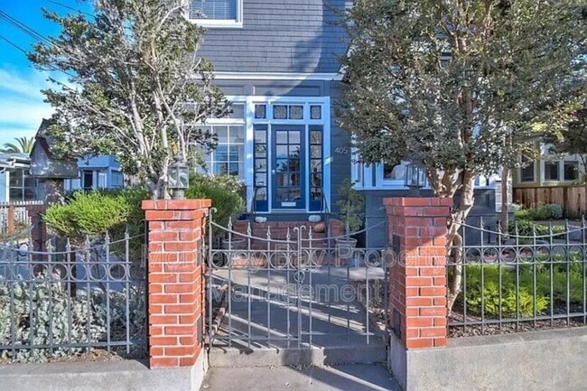 405 Forest Ave