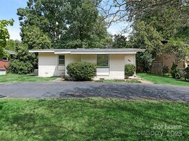 553 Kenlough Dr in Charlotte, NC - Building Photo