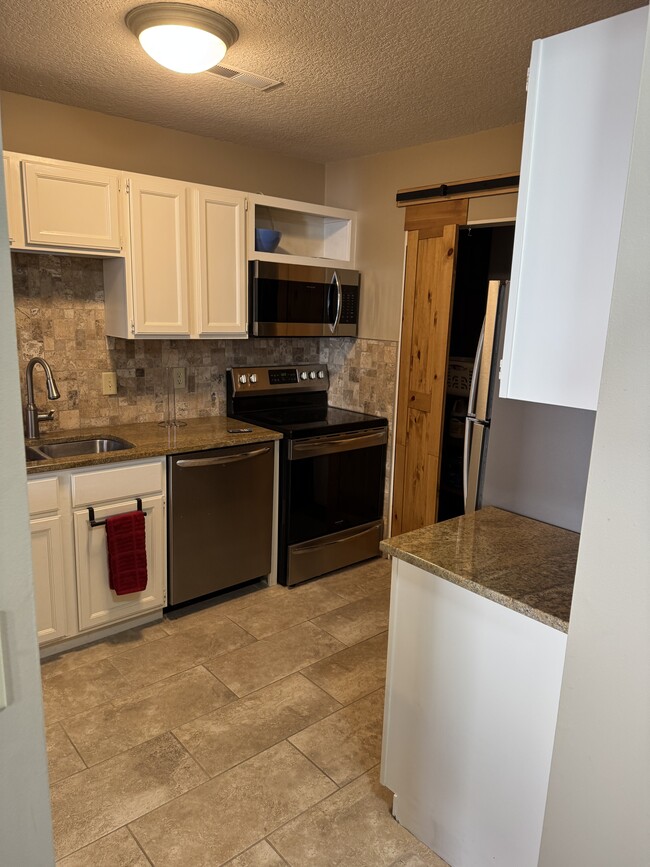 9438 Ranchview Ln N in Maple Grove, MN - Building Photo - Building Photo