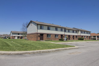 Elgin Manor Apartments in Muncie, IN - Building Photo - Building Photo